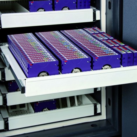 Ausziehbare Schublade für Datenträger